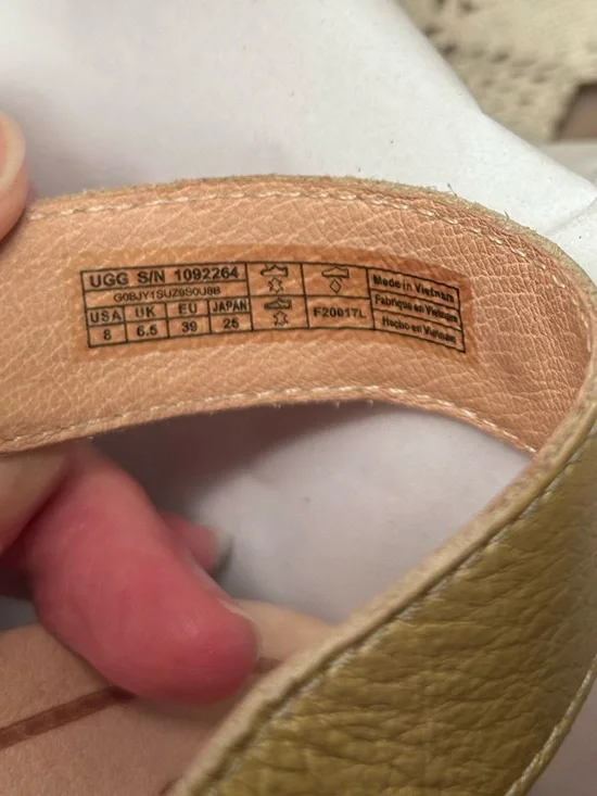 UGG Gold Leather Platform Buckle Sandals size 8 - Picture 12 of 13